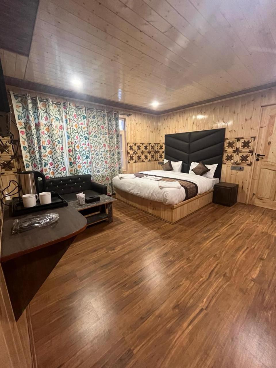 Pine Palace Resort Pahalgām Zewnętrze zdjęcie
